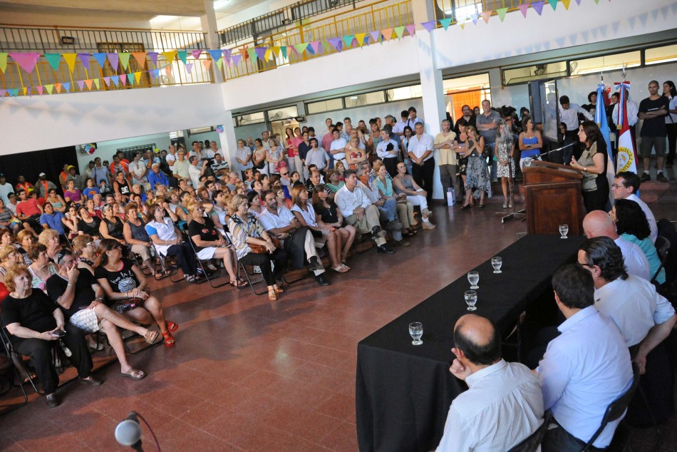 19224 | Firma Convenio Obras Barrio Latinoamerica  - Dir. Gral. de Comunicación Social (Marcelo Beltrame)
