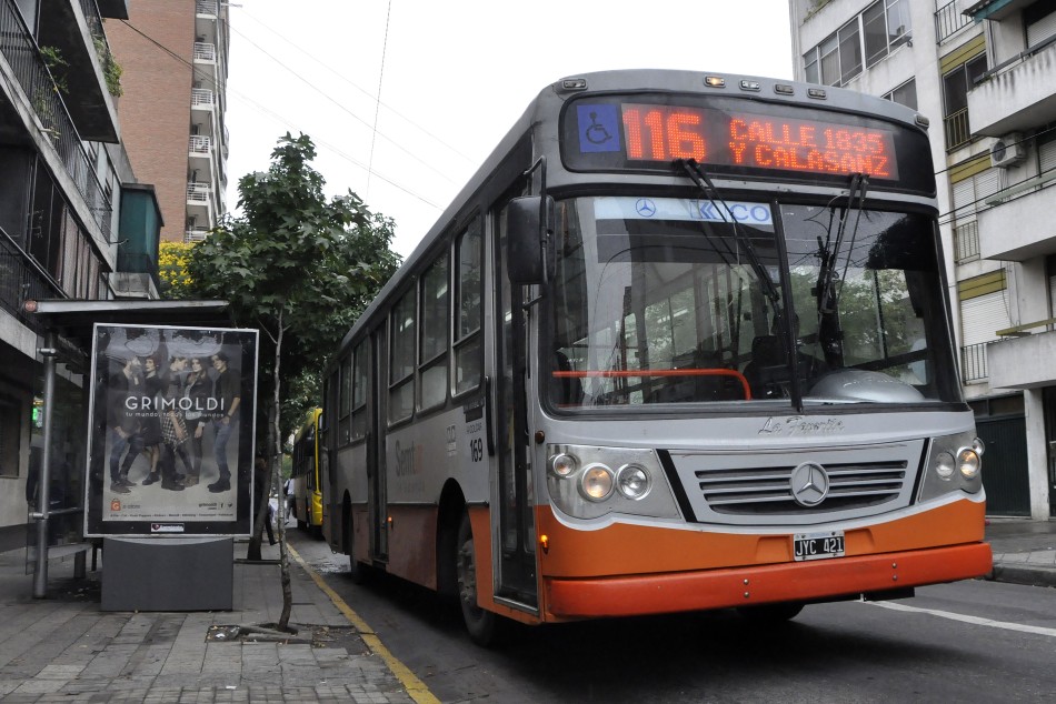 2369 | Desvíos en el transporte urbano por corte en San Lorenzo al 900 - Dir. Gral. de Comunicación Social (Franco Trovato - archivo)