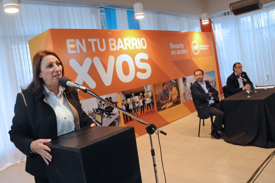 3803 | Fein en el acto de entrega de lotes del barrio Los Humitos en el CMD Oeste - Dir. Gral. Comunicación Social (Marcelo Beltrame)