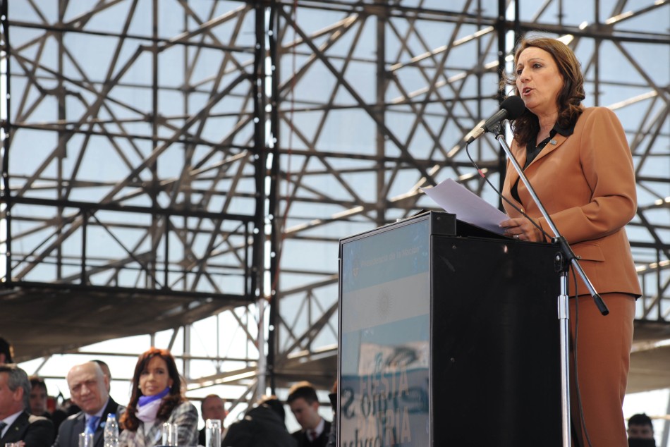 4326 | Acto central del Día de la Bandera -