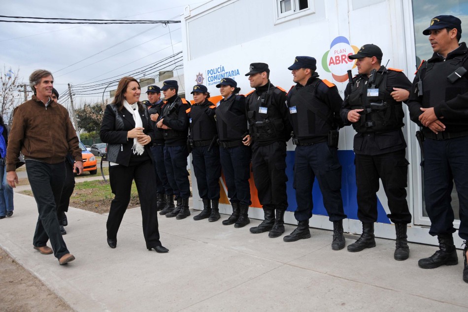 4585 | Fein visita Casa de la Policía Comunitaria Las Flores Este - Marcelo Beltrame