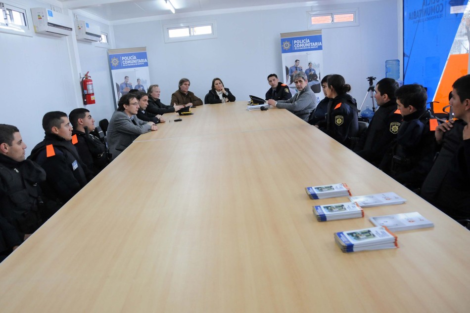 4587 | Fein visita Casa de la Policía Comunitaria Las Flores Este - Marcelo Beltrame