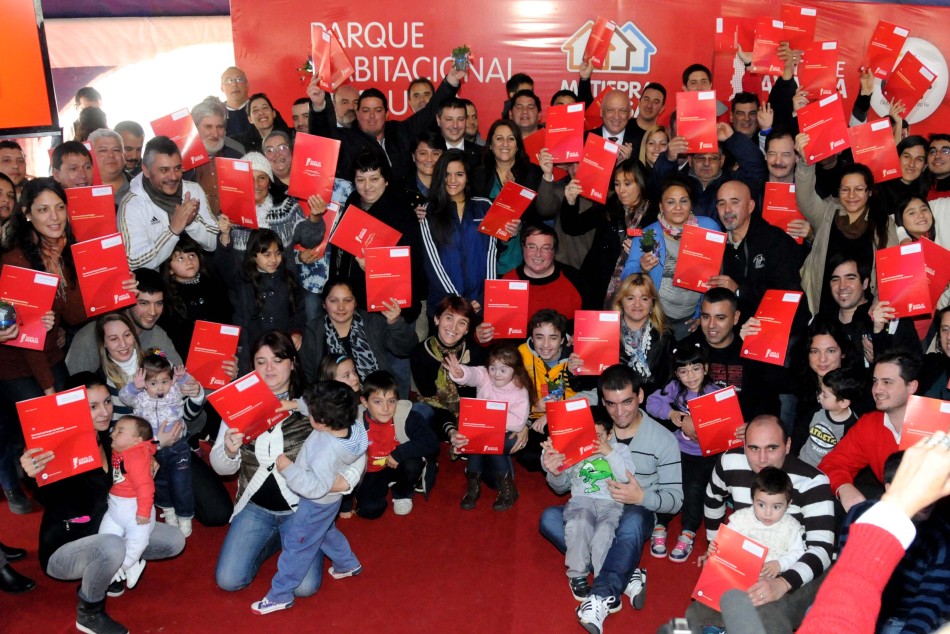 5903 | Entrega de lotes programa Mi tierra Mi casa en distrito Norte - Municipalidad de Rosario