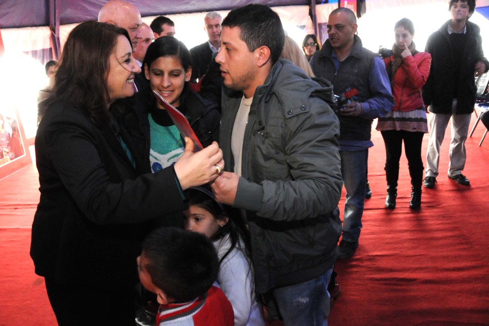 5902 | Entrega de lotes programa Mi tierra Mi casa en distrito Norte - Municipalidad de Rosario