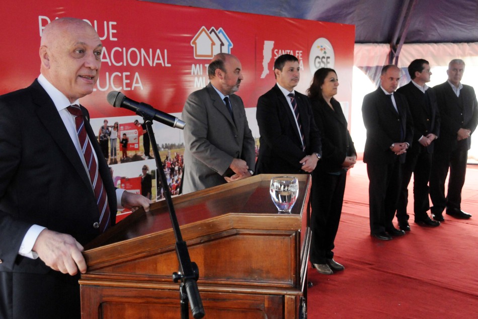 5904 | Entrega de lotes programa Mi tierra Mi casa en distrito Norte - Municipalidad de Rosario