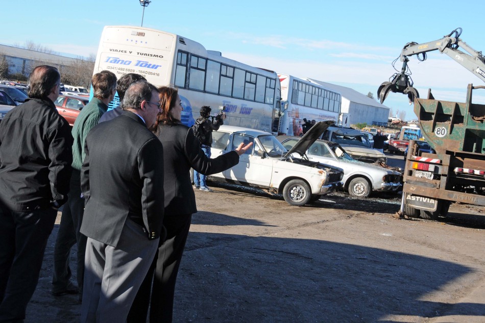 5912 | Compactación vehículos corralón Playa Oeste  - Dir. Gral. Comunicación Social (Marcelo Beltrame)