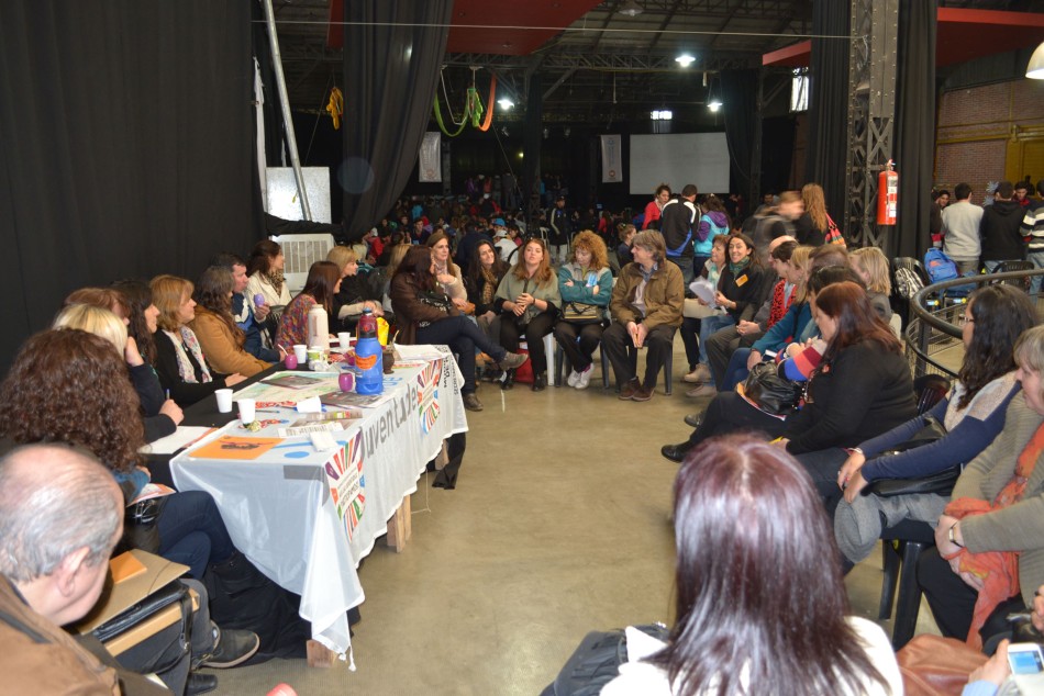 7336 | Jóvenes en el Foro de Participación del Centro (archivo) - Municipalidad de Rosario