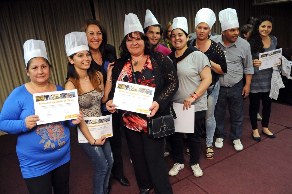 8381 | Acto de entrega de certificados a participantes de los cursos de Capacitación en Oficios  - Dir. Gral. de Comunicación Social (Marcelo Beltrame)