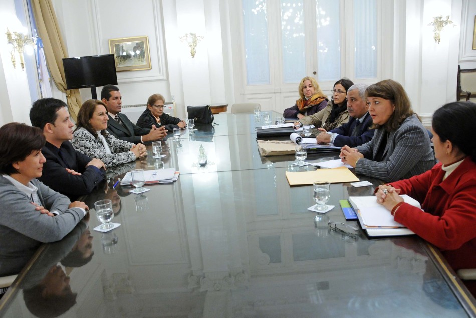 8779 | Reunion delegación cubana de Salud - Dir. Gral. de Comunicación Social (Marcelo Beltrame)