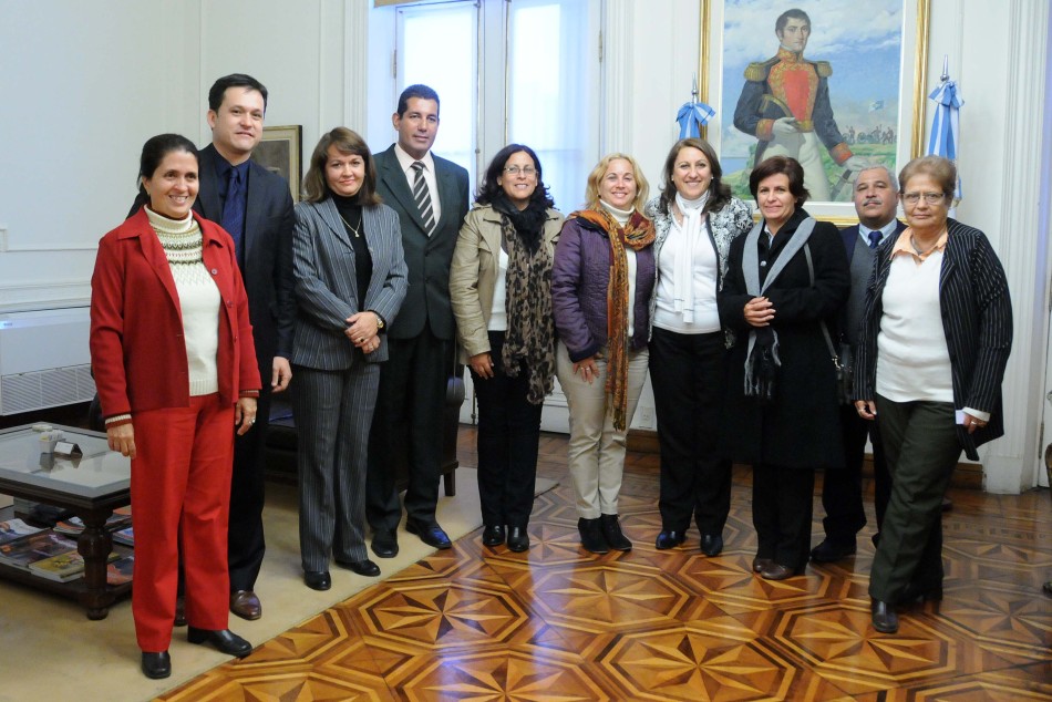 8781 | Reunion delegación cubana de Salud - Dir. Gral. de Comunicación Social (Marcelo Beltrame)