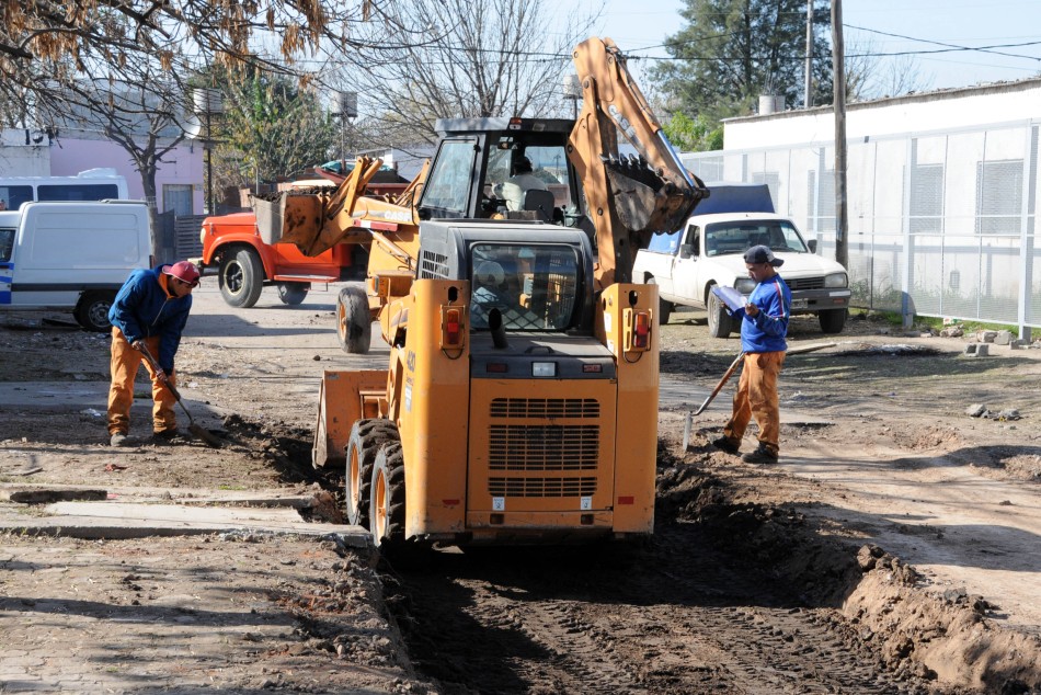 9513 | Distrito Oeste: continúan los trabajos de mantenimiento vial - Municipalidad de Rosario