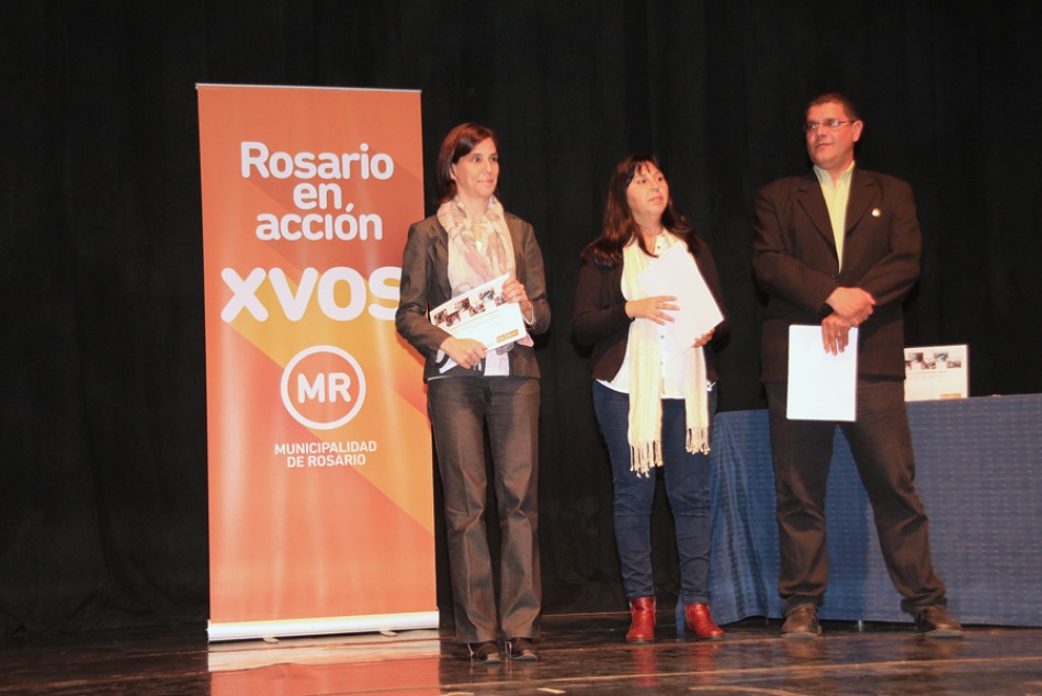 9552 | Entrega de diplomas por capacitación en informática - Municipalidad de Rosario