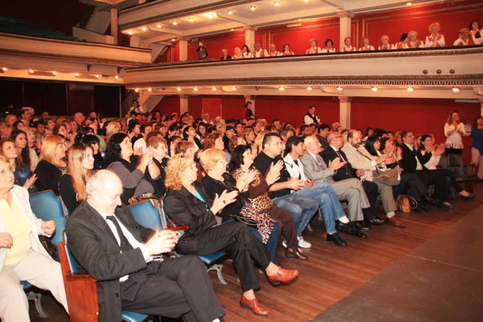 9550 | Entrega de diplomas por capacitación en informática - Municipalidad de Rosario