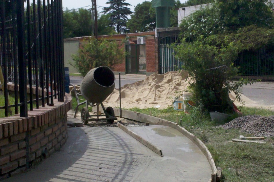 16539 | Distrito Norte: reparación de veredas en barrio Parque Field - Centro Municipal Distrito Norte (Mariana Terrile - archivo)