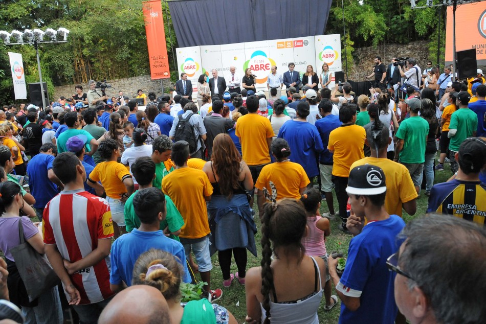 18795 | Acto de entrega de diplomas del Programa Nueva Oportunidad en el Jardín de los Niños - Dir. Gral. de Comunicación Social (Marcelo Beltrame)