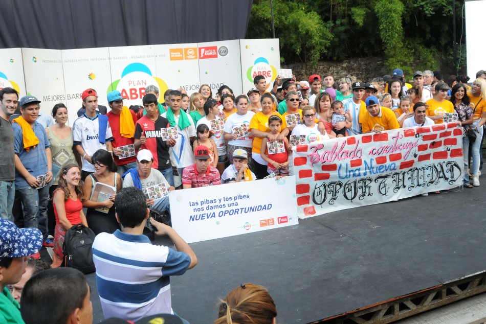 18797 | Acto de entrega de diplomas del Programa Nueva Oportunidad en el Jardín de los Niños - Dir. Gral. de Comunicación Social (Marcelo Beltrame)