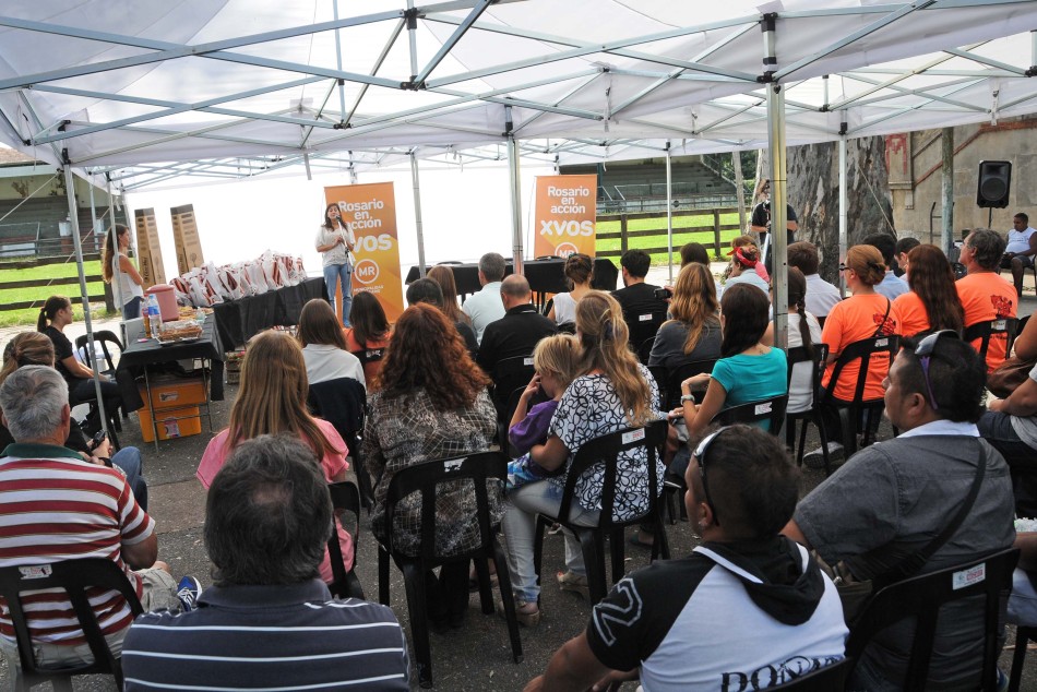 22698 | Eliminación de tracción animal en Rosario: carreros entregan sus caballos y reciben herramientas - Dir. Gral. de Comunicación Social (Marcelo Beltrame)