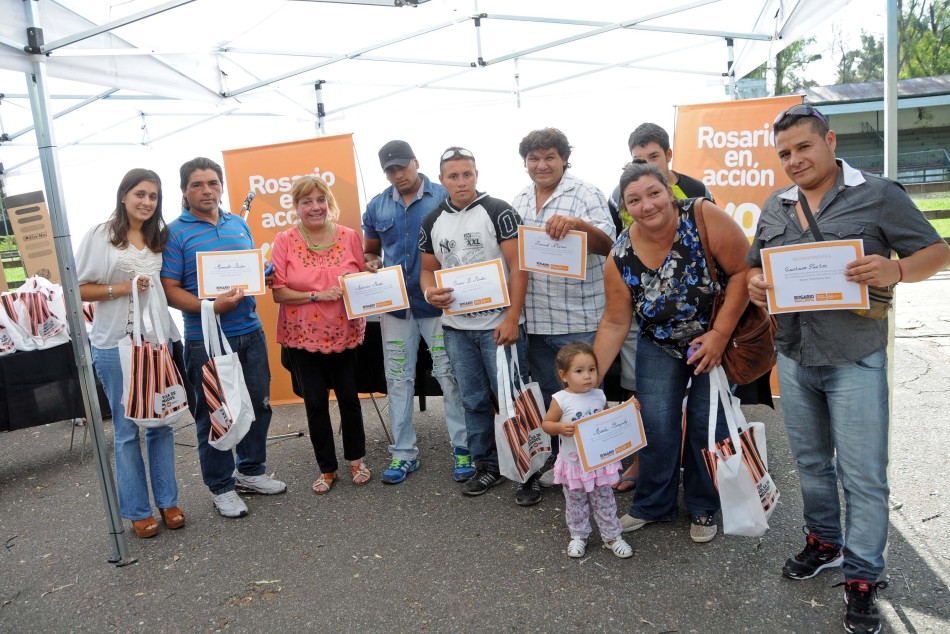 22702 | Eliminación de tracción animal en Rosario: carreros entregan sus caballos y reciben herramientas - Dir. Gral. de Comunicación Social (Marcelo Beltrame)