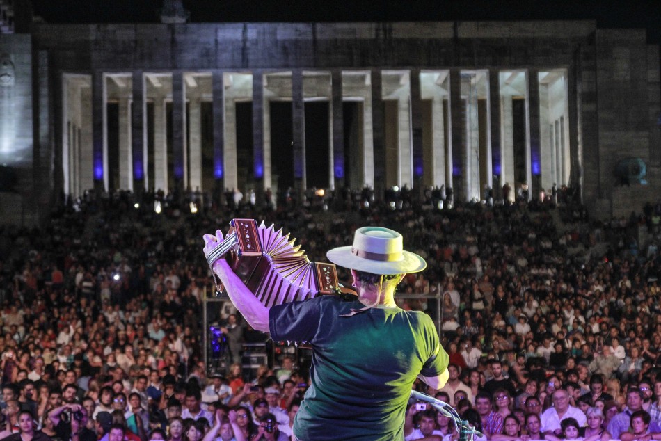 23174 | Masivo festejo popular por el aniversario de la creación de la Bandera - Sec. de Cultura y Educación (Guillermo Turin)