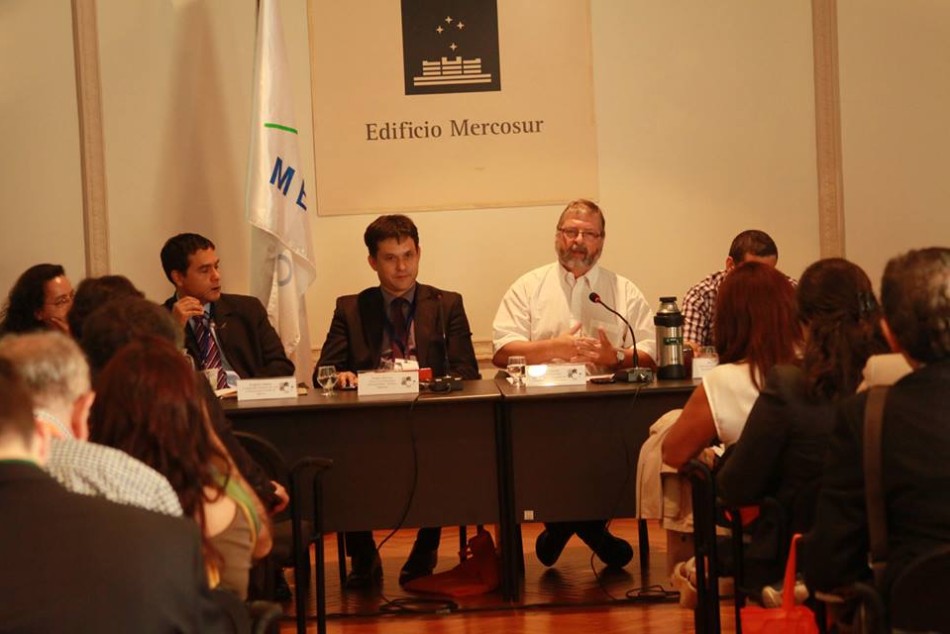 24580 | Foro Internacional Montevideo - Gentileza