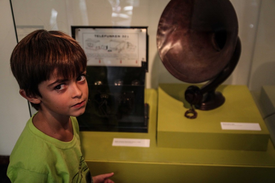 27394 | Muestra Memorias de (la) Radio - Sec. de Cultura y Educación (Guillermo Turin)