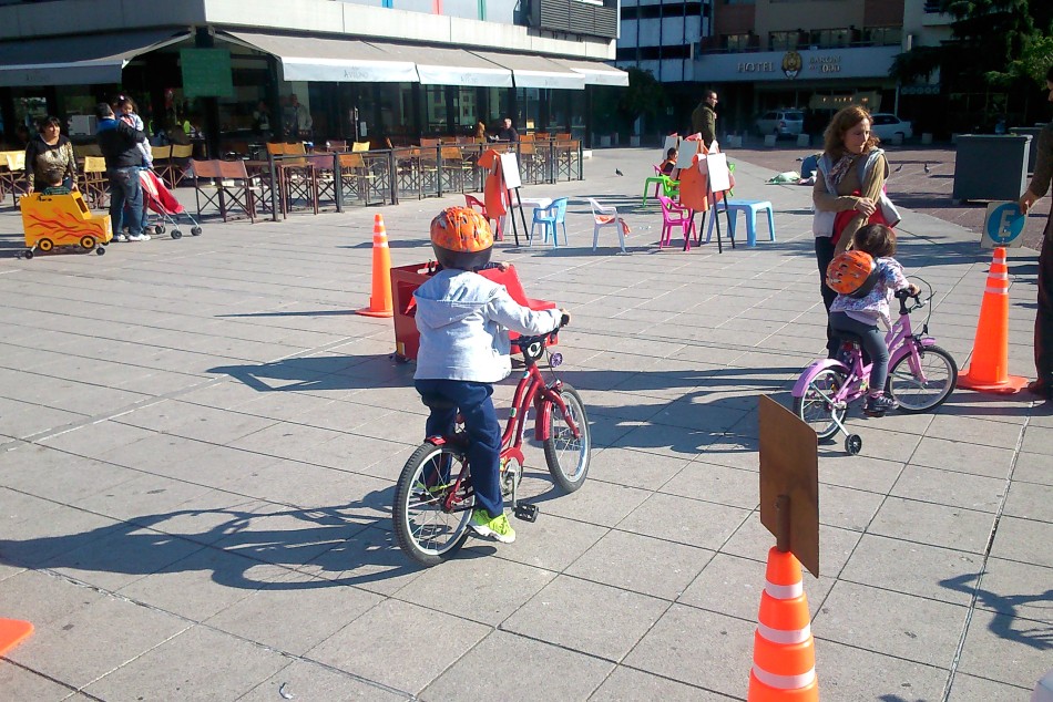31642 | Más de 300 niños jugaron y se educaron en seguridad vial -