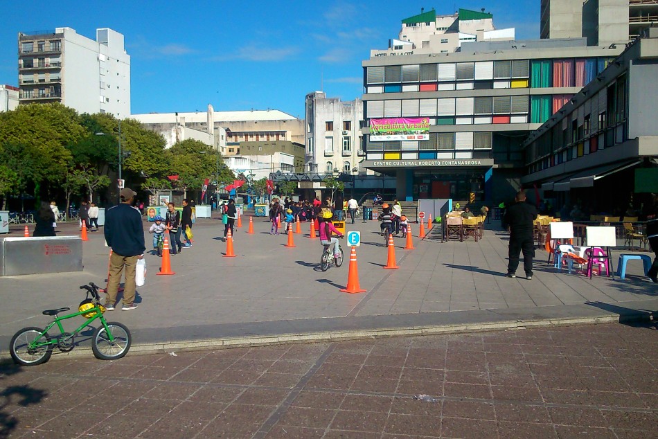 31640 | Más de 300 niños jugaron y se educaron en seguridad vial -