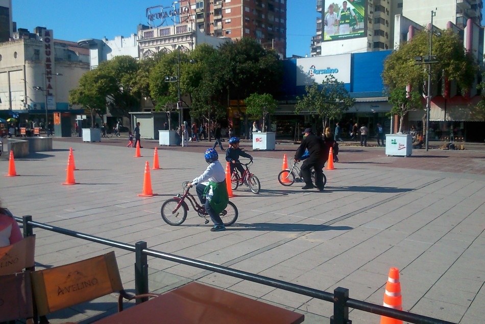 31645 | Más de 300 niños jugaron y se educaron en seguridad vial -