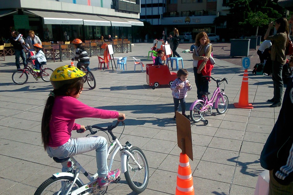 31643 | Más de 300 niños jugaron y se educaron en seguridad vial -
