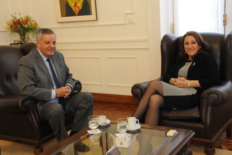 33132 | Audiencia Cónsul de Uruguay Carlos Bentancour - Dir. Gral. de Comunicación Social (Silvio Moriconi)