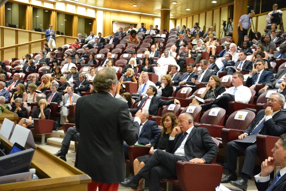 34141 | Mónica Fein en el Vaticano - Gentileza