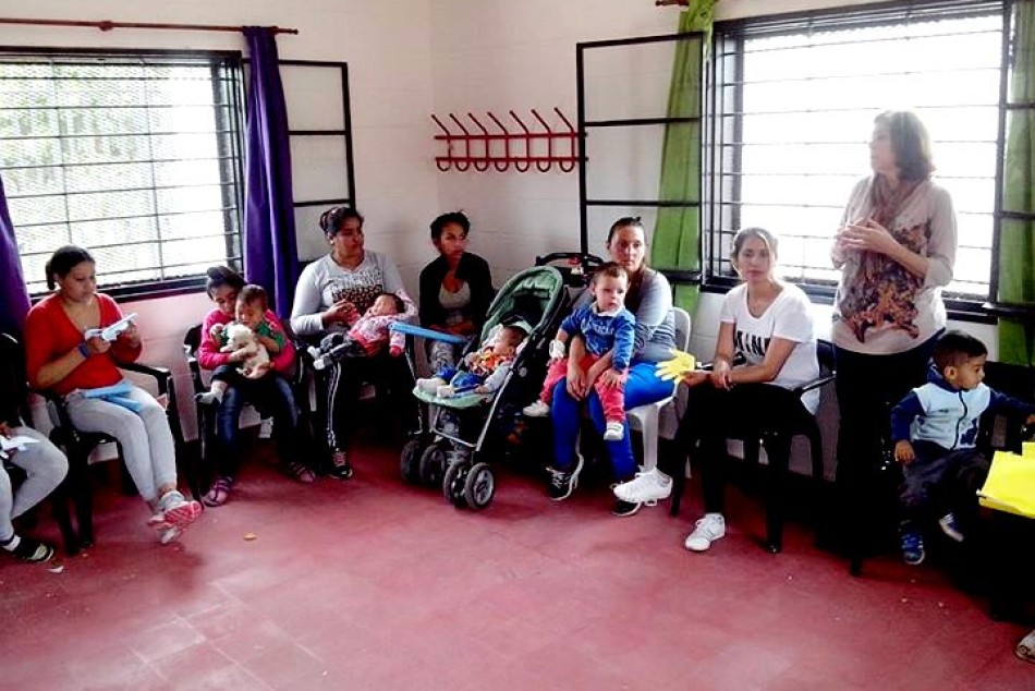 41918 | Vecinas de barrio Industrial participaron de una jornada destinada a prevenir derechos - Centro Municipal Distrito Norte (Mariana Terrile)