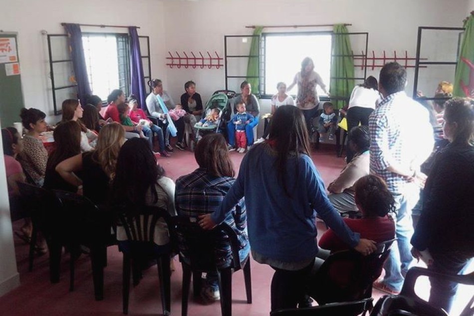 41919 | Vecinas de barrio Industrial participaron de una jornada destinada a prevenir derechos - Centro Municipal Distrito Norte (Mariana Terrile)