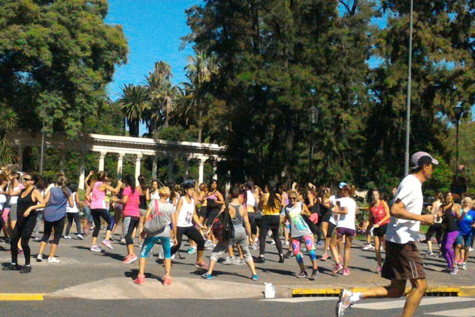 48054 | Calle Recreativa: Más rosarinos y rosarinas se suman al tradicional paseo dominguero. - Secretaría de Desarrollo Social