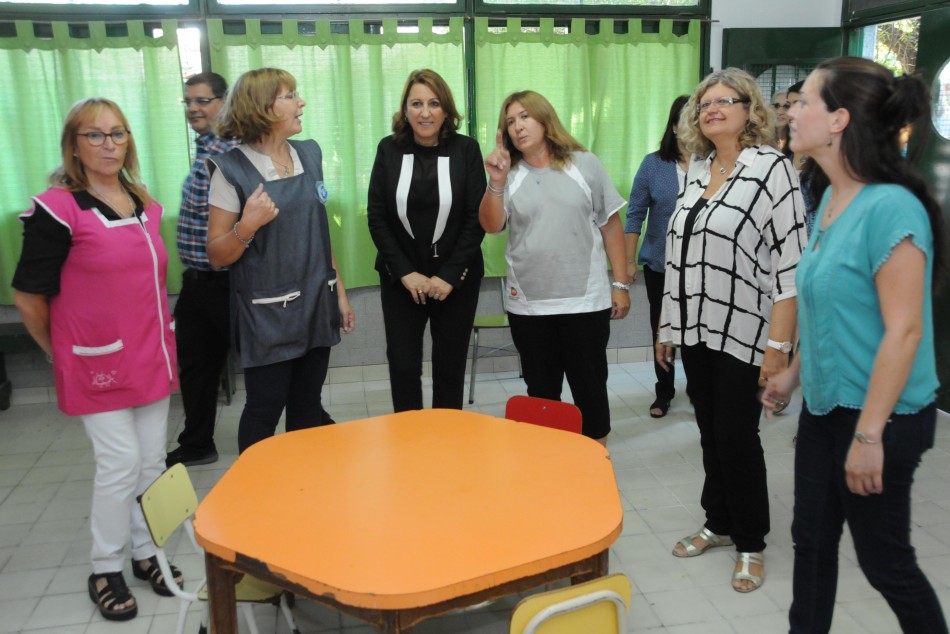 49317 | Firma de convenio por sala de 4 años en CCB Bº Rucci - Dir. Gral. de Comunicación Social (Silvio Moriconi)