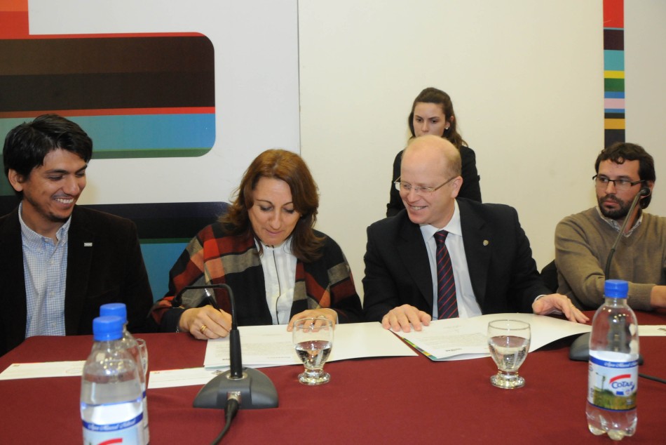 55734 | Firma convenio por el día del cooperativismo - Dir. Gral. de Comunicación Social (Silvio Moriconi)