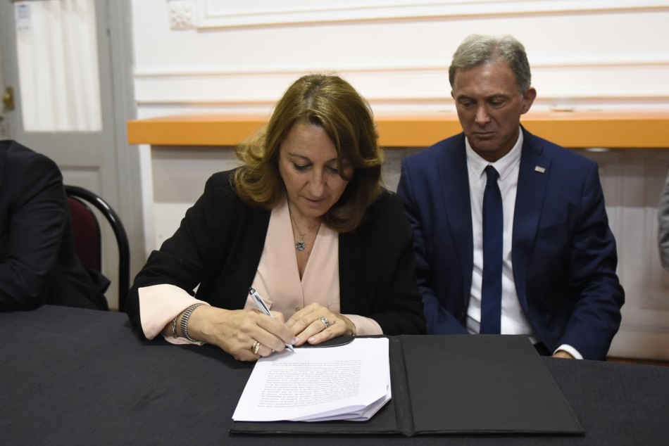 113381 | Firma de convenio con Facultad de Derecho - Dir. Gral. de Comunicación Social (Franco Trovato)