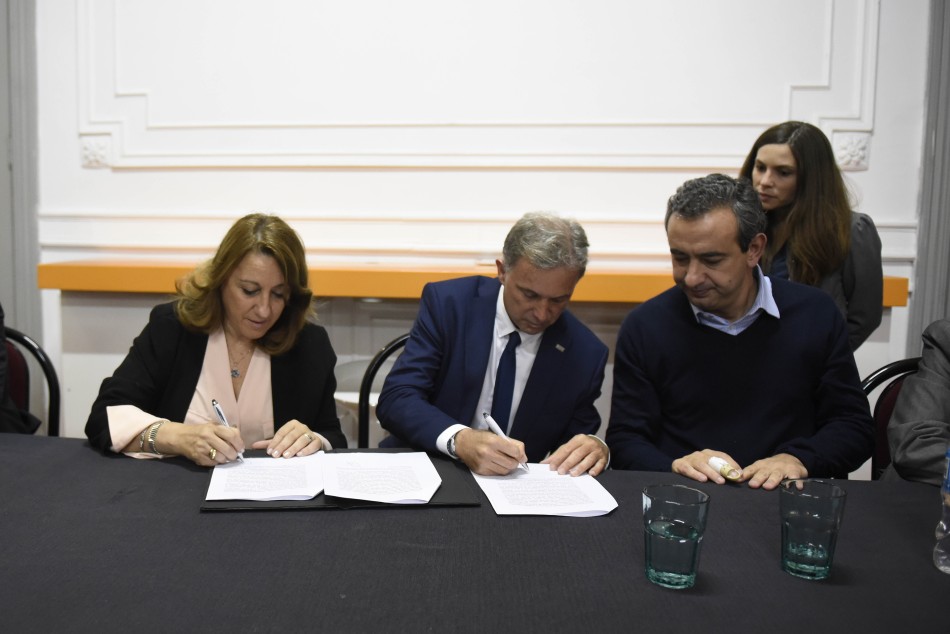 113382 | Firma de convenio con Facultad de Derecho - Dir. Gral. de Comunicación Social (Franco Trovato)