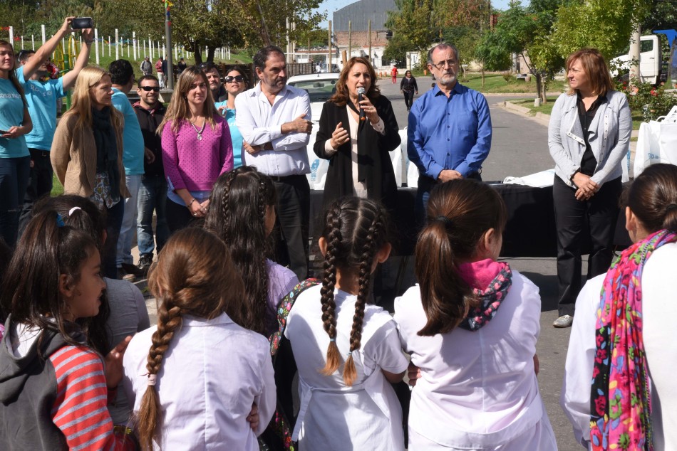 129969 | La intendenta inauguró el espacio comunitario Aire Libre en barrio La Cerámica - Dir. Gral. de Comunicación Social (Franco Trovato)