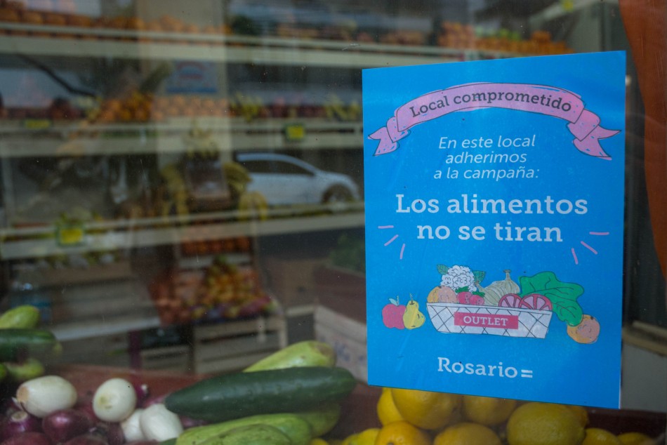 152078 | Más de 60 comercios de la ciudad ya adhirieron a la campaña  - Juan Pablo Allegue