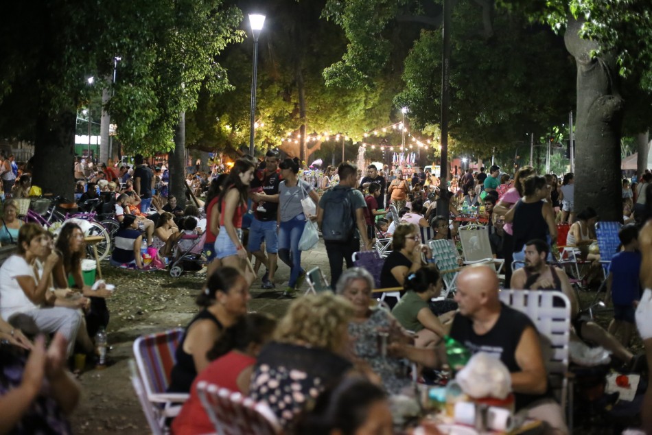 187440 | Este jueves hay un Picnic Nocturno en el parque de las Colectividades - Secretaría de Ambiente y Espacio Público