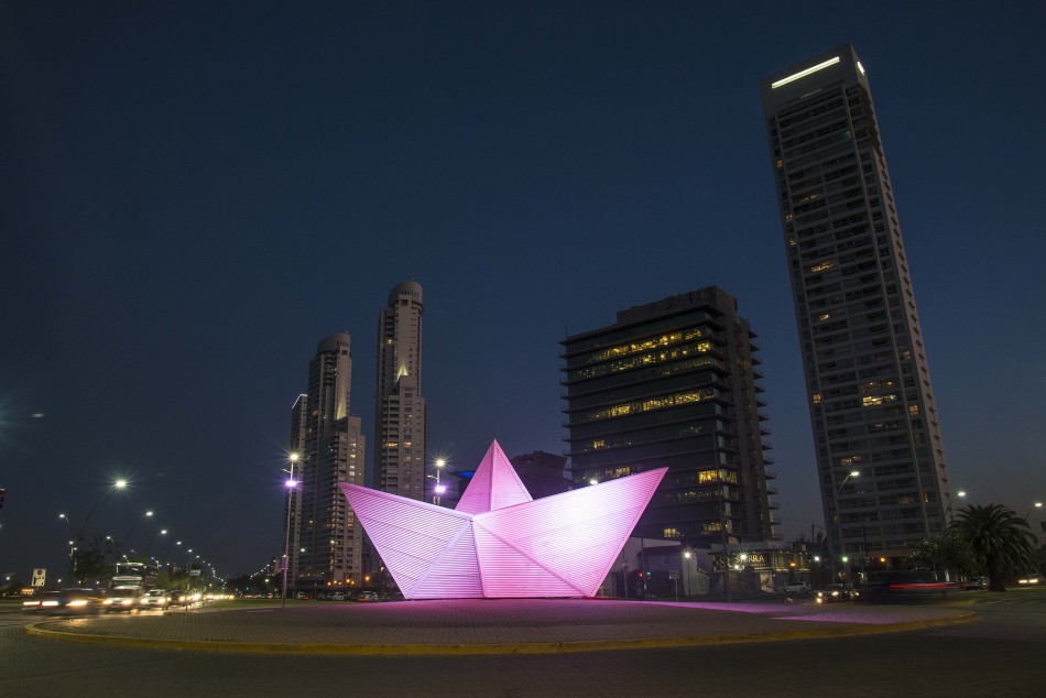 229955 | Barquito de papel iluminado rosa campaña prevención cáncer de mama - Sec. de Salud Pública (Guillermo Fernández)