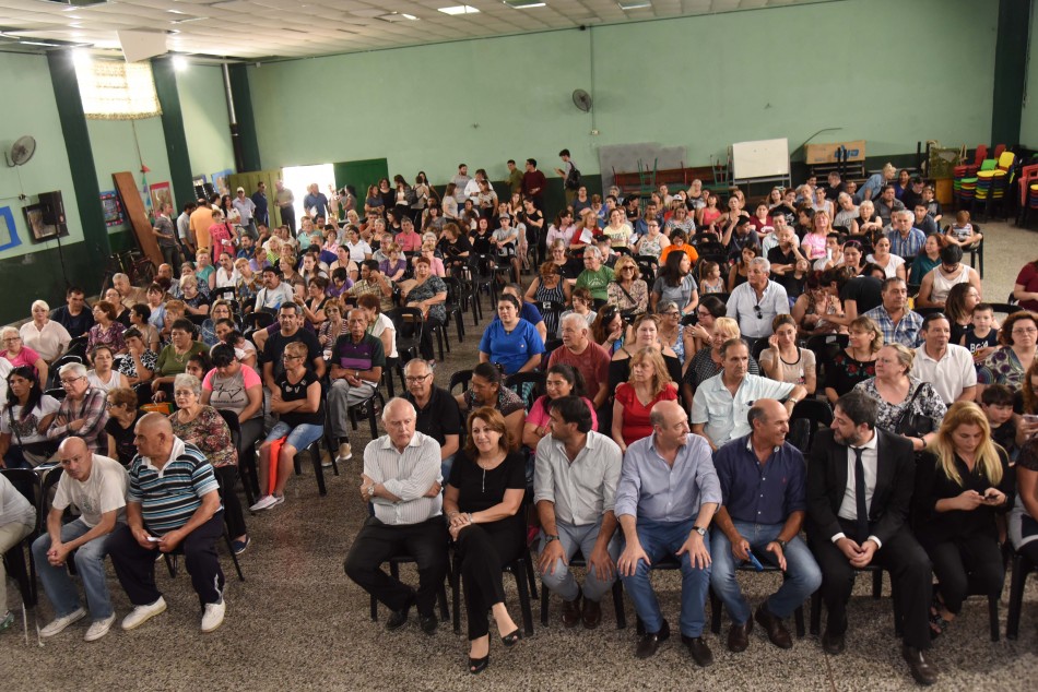 233054 | Entrega de escrituras a familias de los barrios Grandoli y Gutiérrez - Subsecretaría de Comunicación Social (Silvio Moriconi)