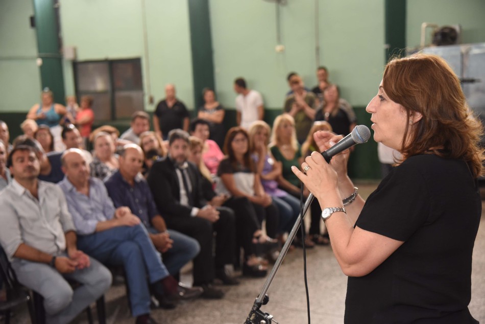 233055 | Entrega de escrituras a familias de los barrios Grandoli y Gutiérrez - Subsecretaría de Comunicación Social (Silvio Moriconi)