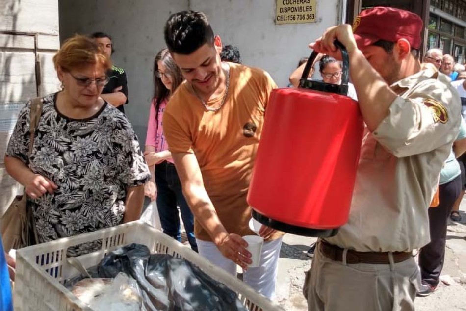 239042 | Agentes del municipio asistieron a adultos mayores en zona bancaria -