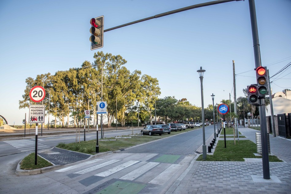 240585 | Se habilita estacionamiento en una mano por avenida Carrasco - Subsecretaría de Comunicación Social (Marcelo Beltrame)