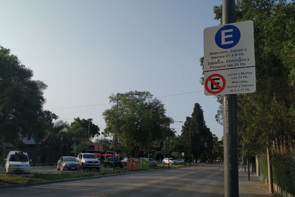 240686 | Se habilita estacionamiento en una mano por avenida Carrasco - Municipalidad de Rosario