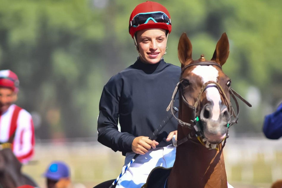 251246 | Graciela arriba del caballo, su pasión en cada jornada en el Hipódromo - Guillermo Buelga - Prensa Secretaría de Deporte y Turismo