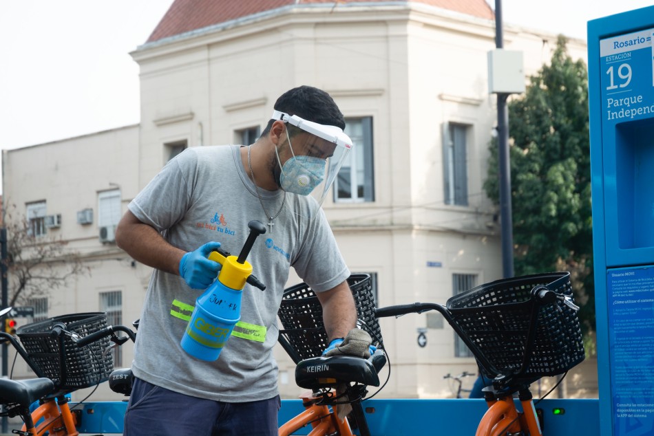 256225 | Las tareas de limpieza se realizan tanto con cuba de agua como en forma manual - Juan Pablo Allegue