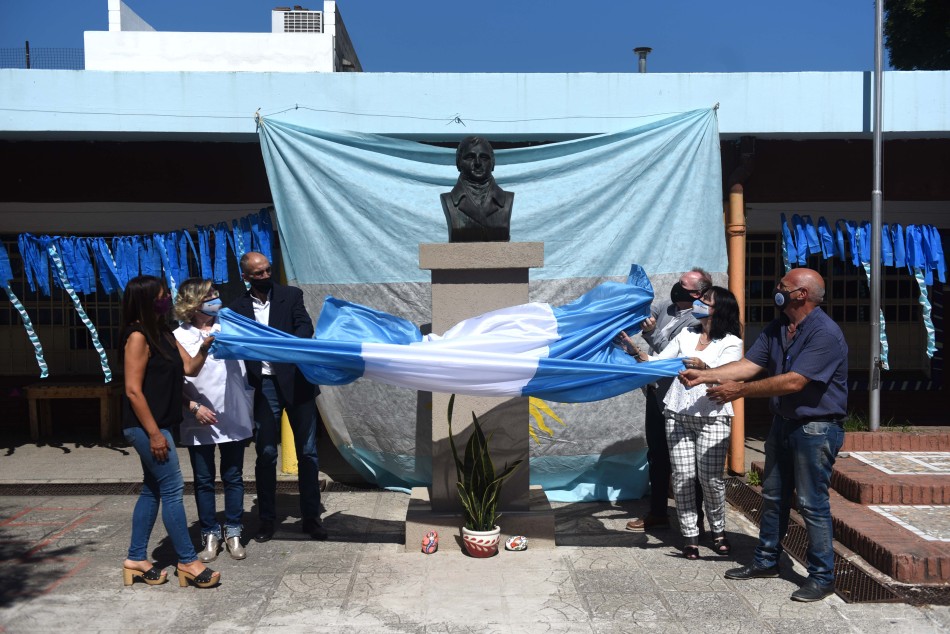 287926 | Busto homenaje a Belgrano Esc Estanislao Lopez - Subsecretaría de Comunicación Social (Silvio Moriconi)